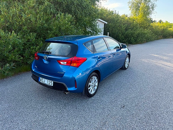 Toyota Auris 3 of 5