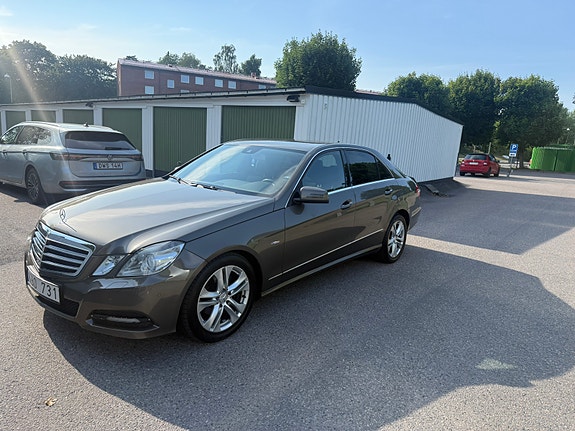 Mercedes-Benz E200 3 of 7