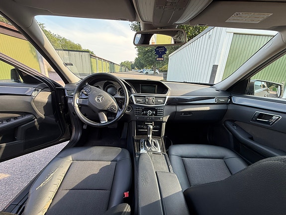 Mercedes-Benz E200 6 of 7