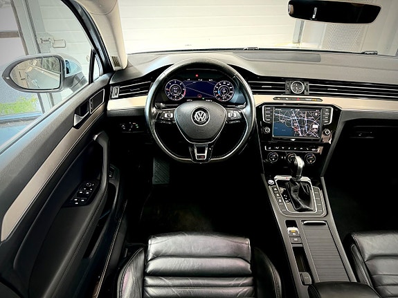 Volkswagen Passat 9 of 17