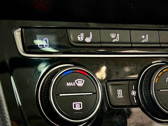 Volkswagen Passat 14 of 17