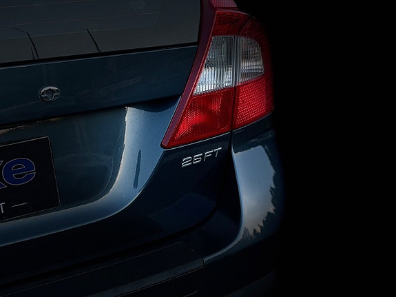 Volvo V70 13 of 23
