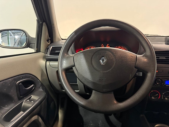 Renault Clio 15 of 19