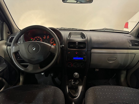 Renault Clio 14 of 19