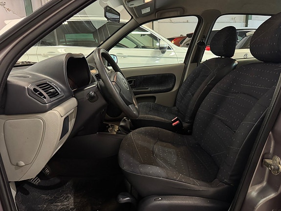 Renault Clio 11 of 19