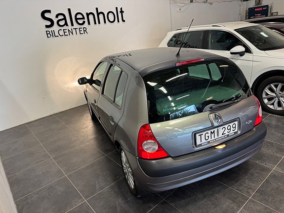 Renault Clio 8 of 19