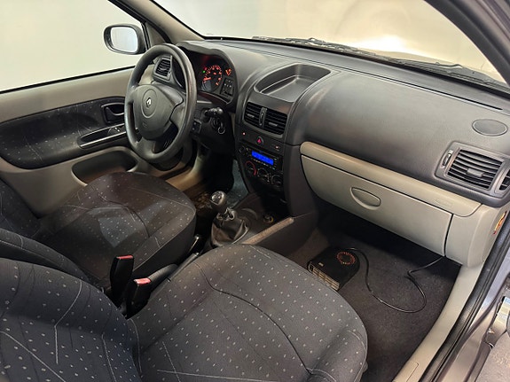 Renault Clio 12 of 19