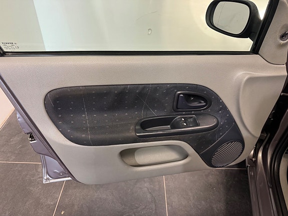 Renault Clio 9 of 19
