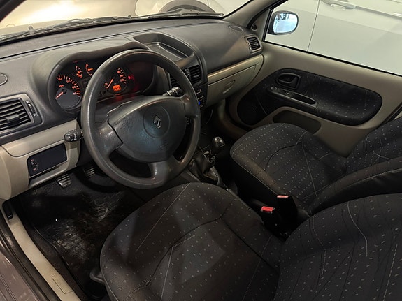 Renault Clio 10 of 19