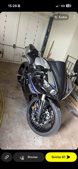 Yamaha YZF-R1 2 of 3