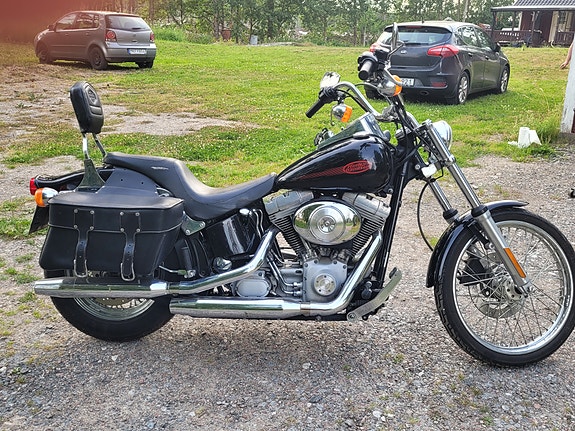 Harley-Davidson Softail Standard FXST 2 of 8