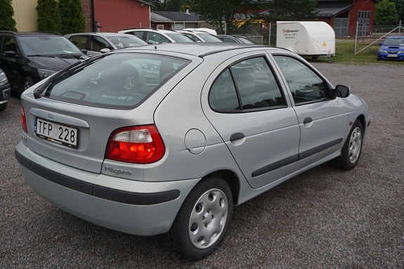 Renault Megane 2 of 6