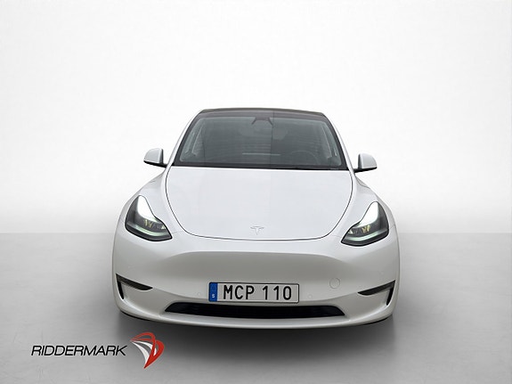 Tesla Model Y 3 of 5