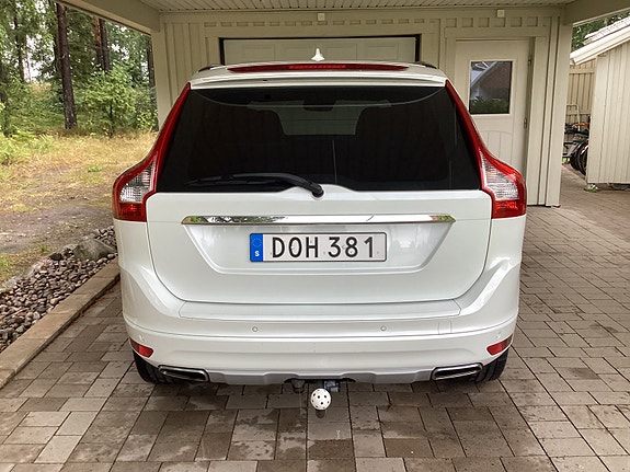 Volvo XC60 2 of 5