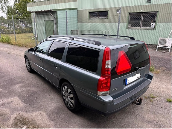 Volvo V70 2 of 6
