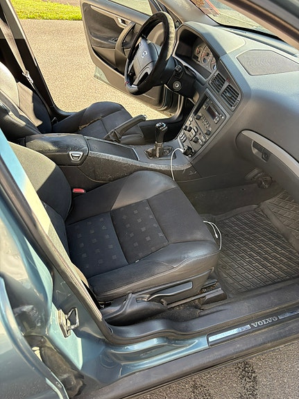 Volvo V70 4 of 6