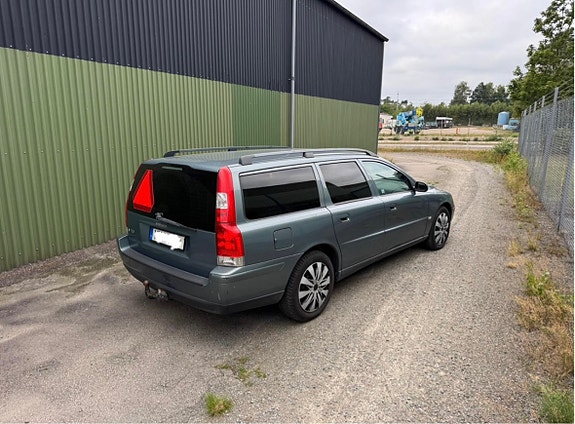 Volvo V70 3 of 6