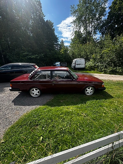 Volvo 242 3 of 5