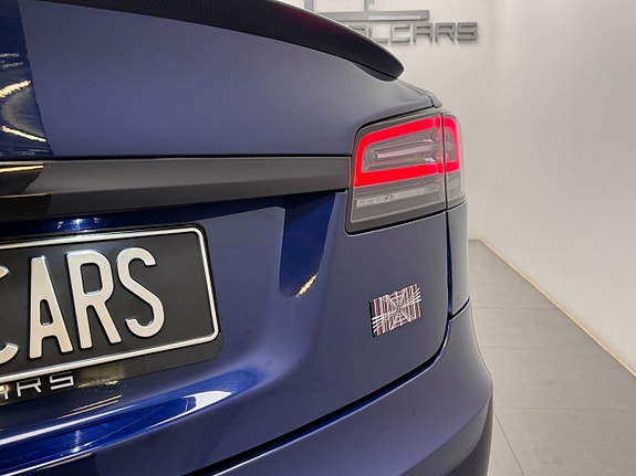 Tesla Model S 15 of 18