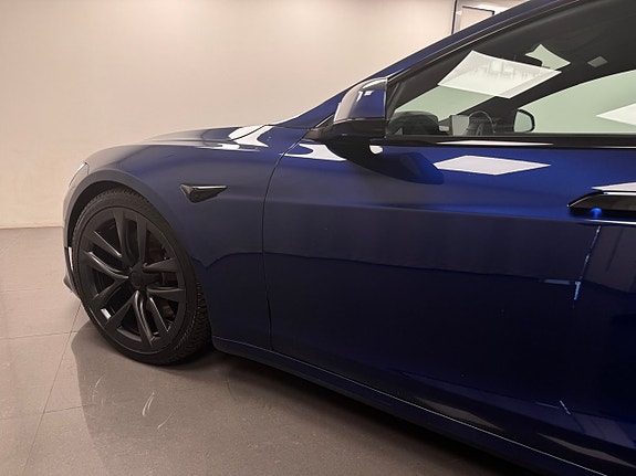 Tesla Model S 3 of 5