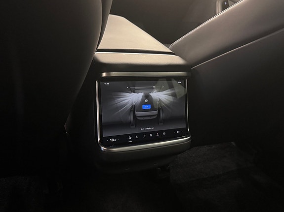 Tesla Model S 12 of 18