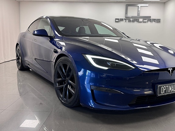 Tesla Model S 2 of 5