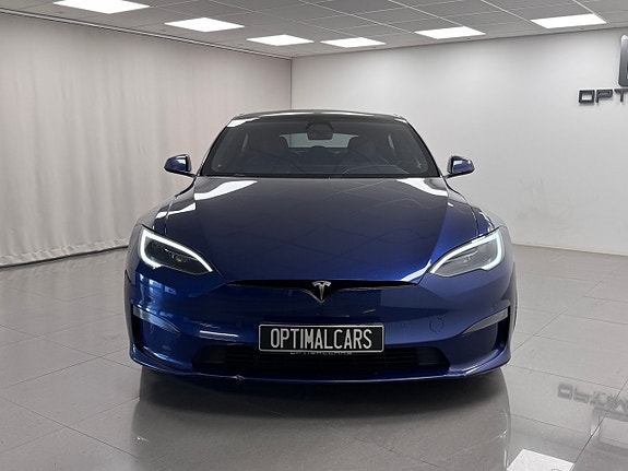Tesla Model S 4 of 5