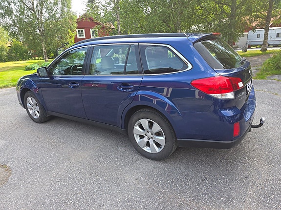Subaru Outback 3 of 5
