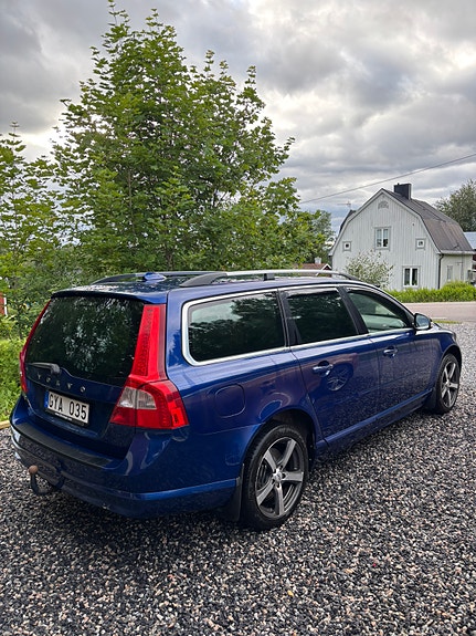 Volvo V70 2 of 5