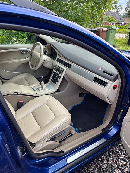 Volvo V70 5 of 5