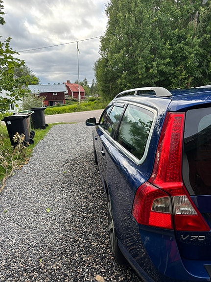 Volvo V70 3 of 5