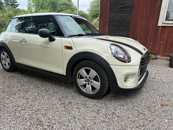 MINI One 4 of 5