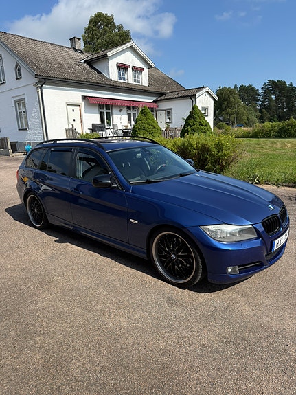 BMW 320d 2 of 5