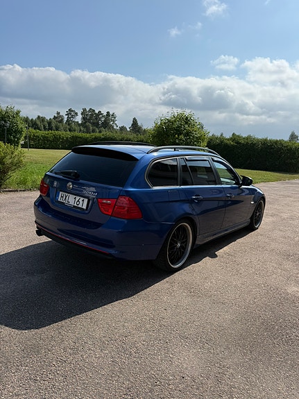 BMW 320d 4 of 5