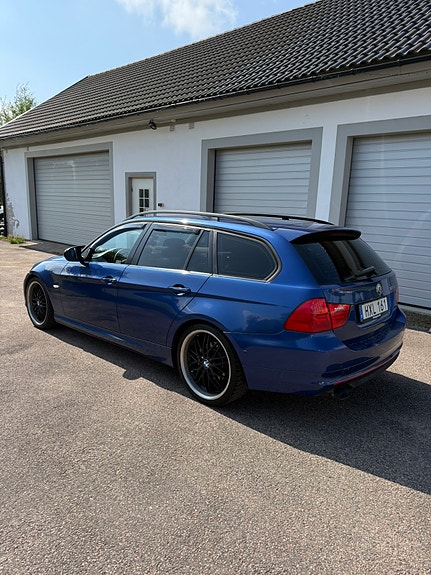 BMW 320d 3 of 5