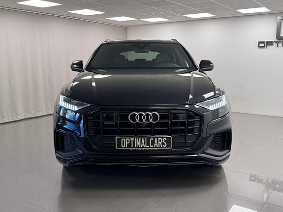 Audi Q8 3 of 5