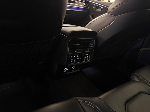 Audi Q8 12 of 18