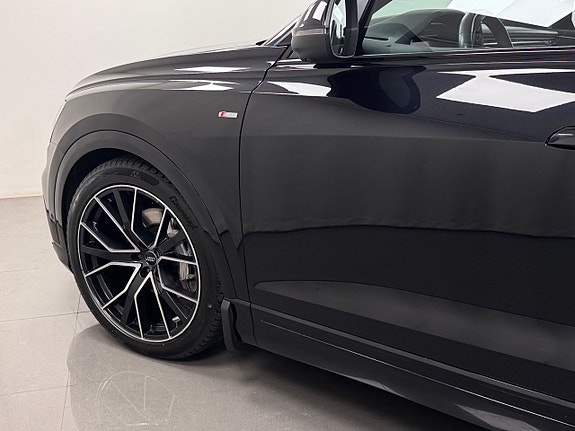 Audi Q8 4 of 5