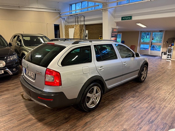 Skoda Octavia Scout 3 of 5