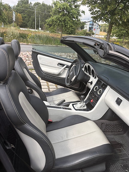 Mercedes-Benz SLK230 6 of 12