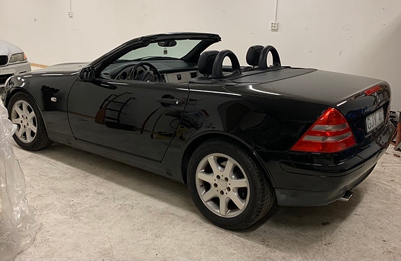 Mercedes-Benz SLK230 9 of 12