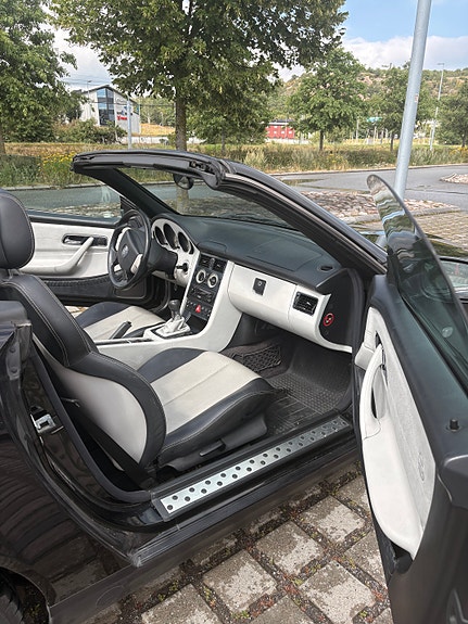 Mercedes-Benz SLK230 12 of 12