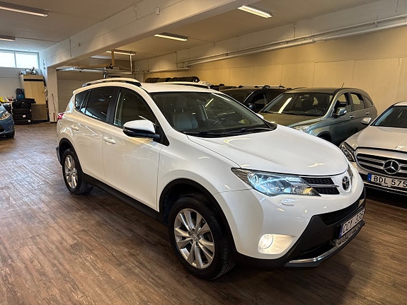 Toyota RAV4 4 of 5