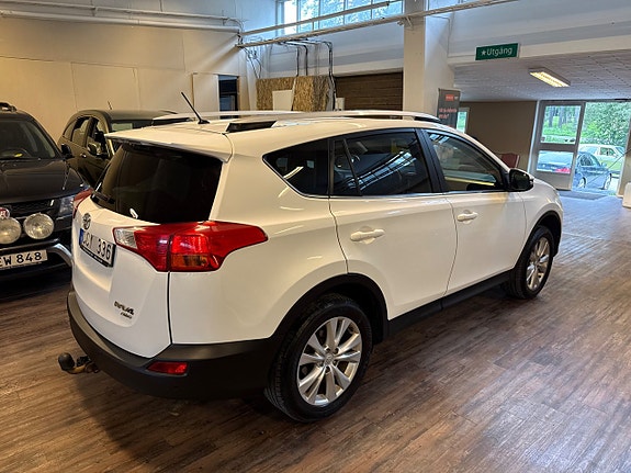 Toyota RAV4 3 of 5