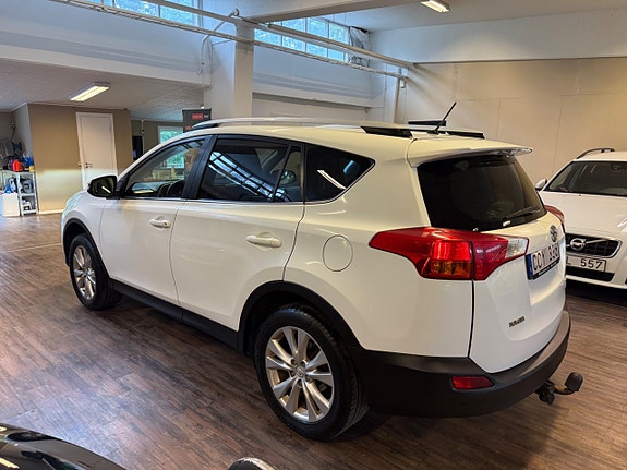 Toyota RAV4 2 of 5