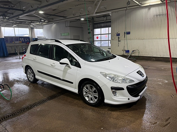 Peugeot 308 SW 4 of 5
