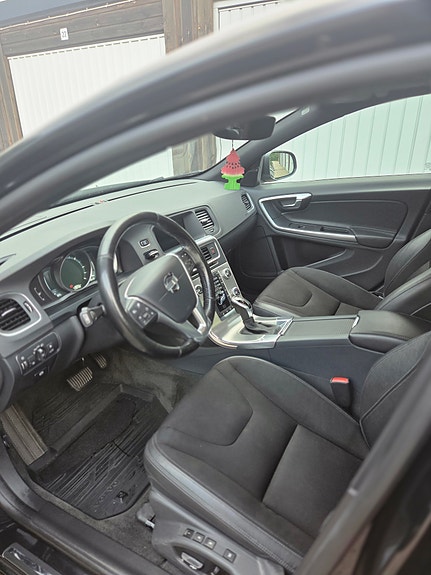 Volvo S60 5 of 8