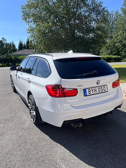 BMW 320d 2 of 5