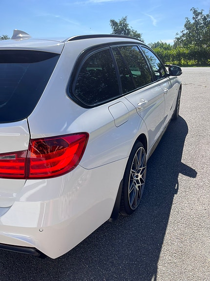 BMW 320d 3 of 5