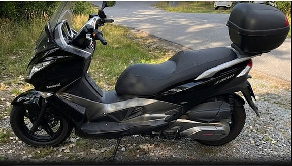 Kawasaki J300 2 of 5